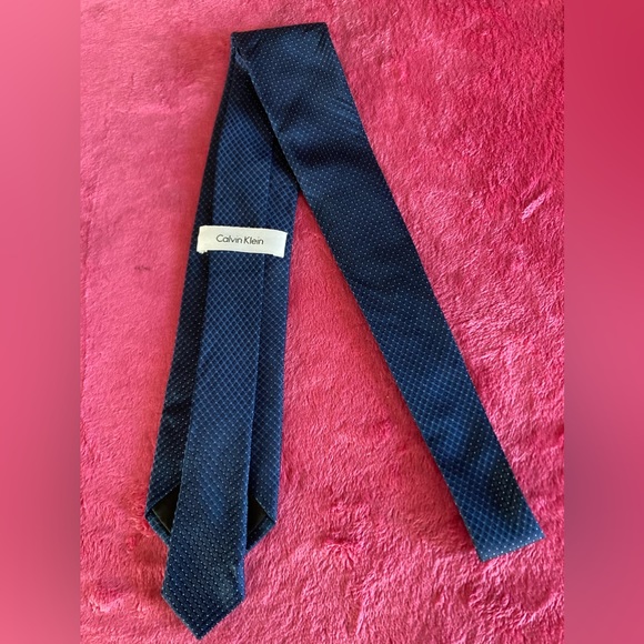 CALVIN KLEIN MEN”S TIE💕100% SILK💕MADE IN CHINA💕 - Picture 1 of 1
